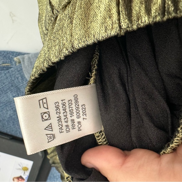 Calligraphie Gold Metallic Women’s Pleated Midi Skirt Size Medium - Picture 5 of 6